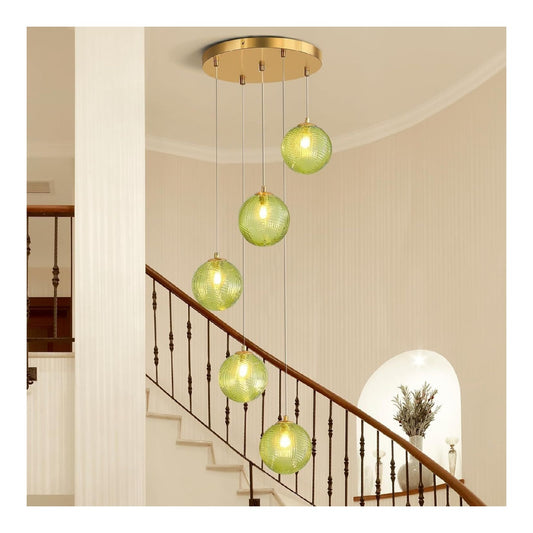 Suspension Dore et Vert aux lignes epurees avec eclairage confortable